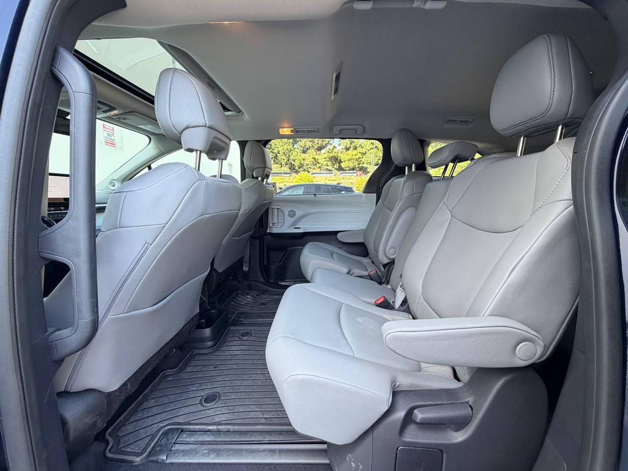 Toyota Sienna XLE 7-Passenger 2025