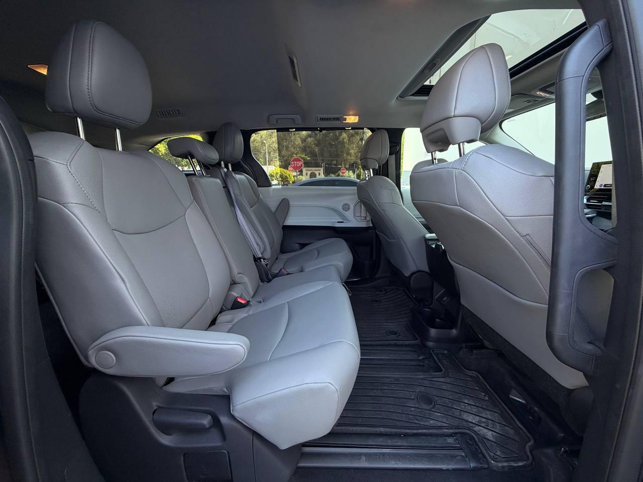 Toyota Sienna XLE 7-Passenger 2025