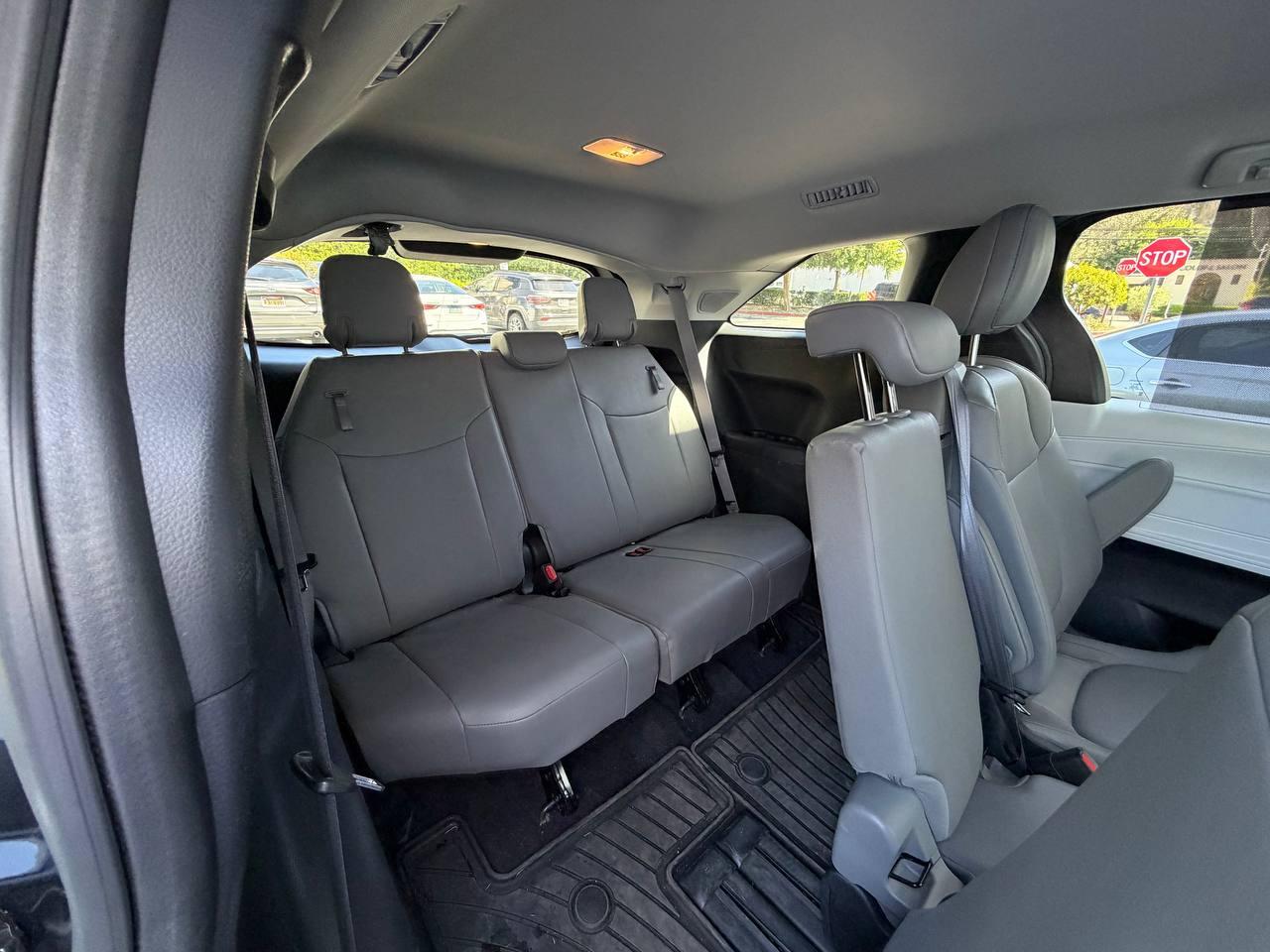 Toyota Sienna XLE 7-Passenger 2025