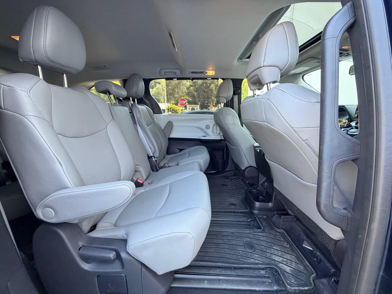 Toyota Sienna XLE 7-Passenger 2025