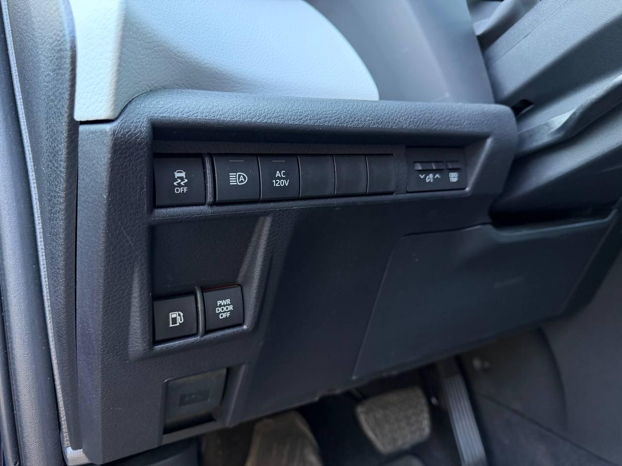 Toyota Sienna XLE 7-Passenger 2025