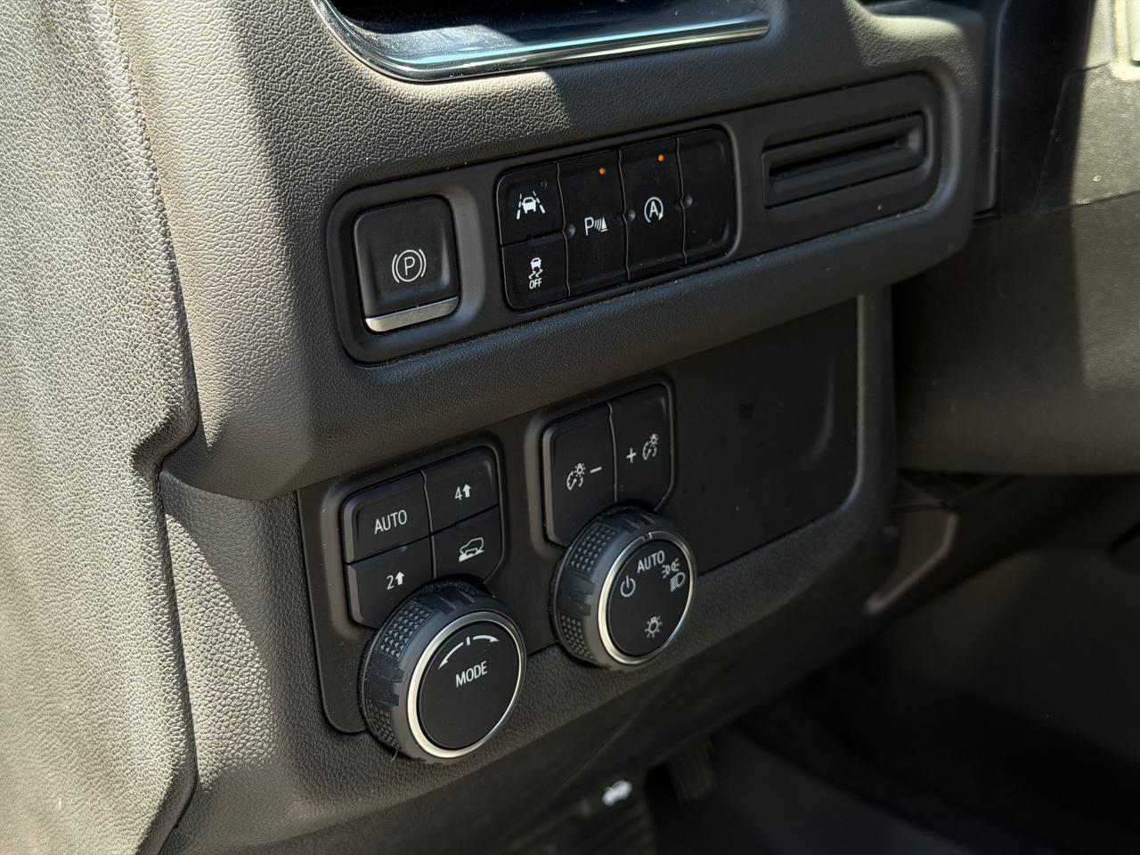 Chevrolet Suburban LT 4WD 2023