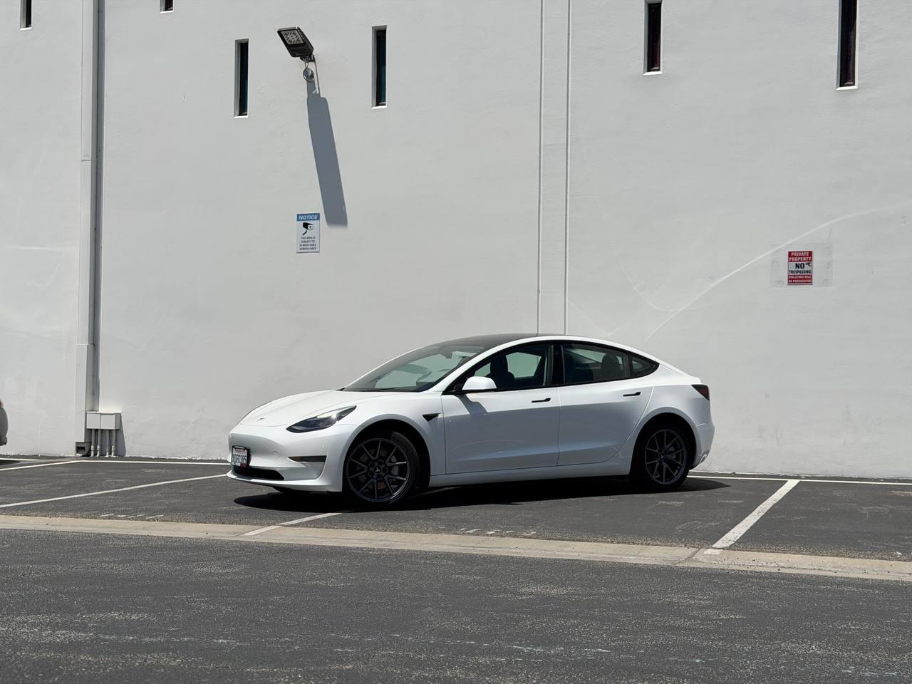 Tesla Model 3  2023