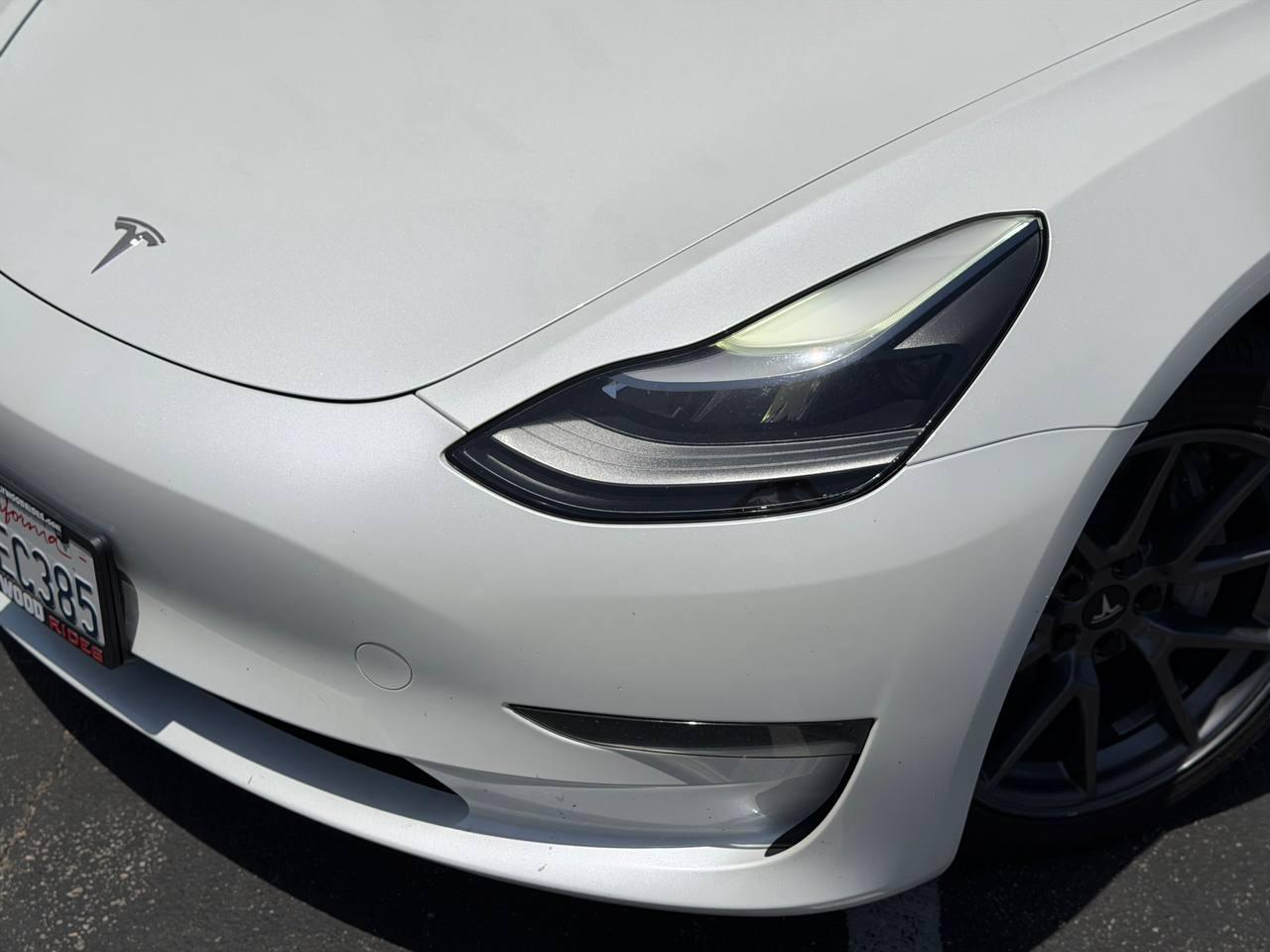 Tesla Model 3  2023