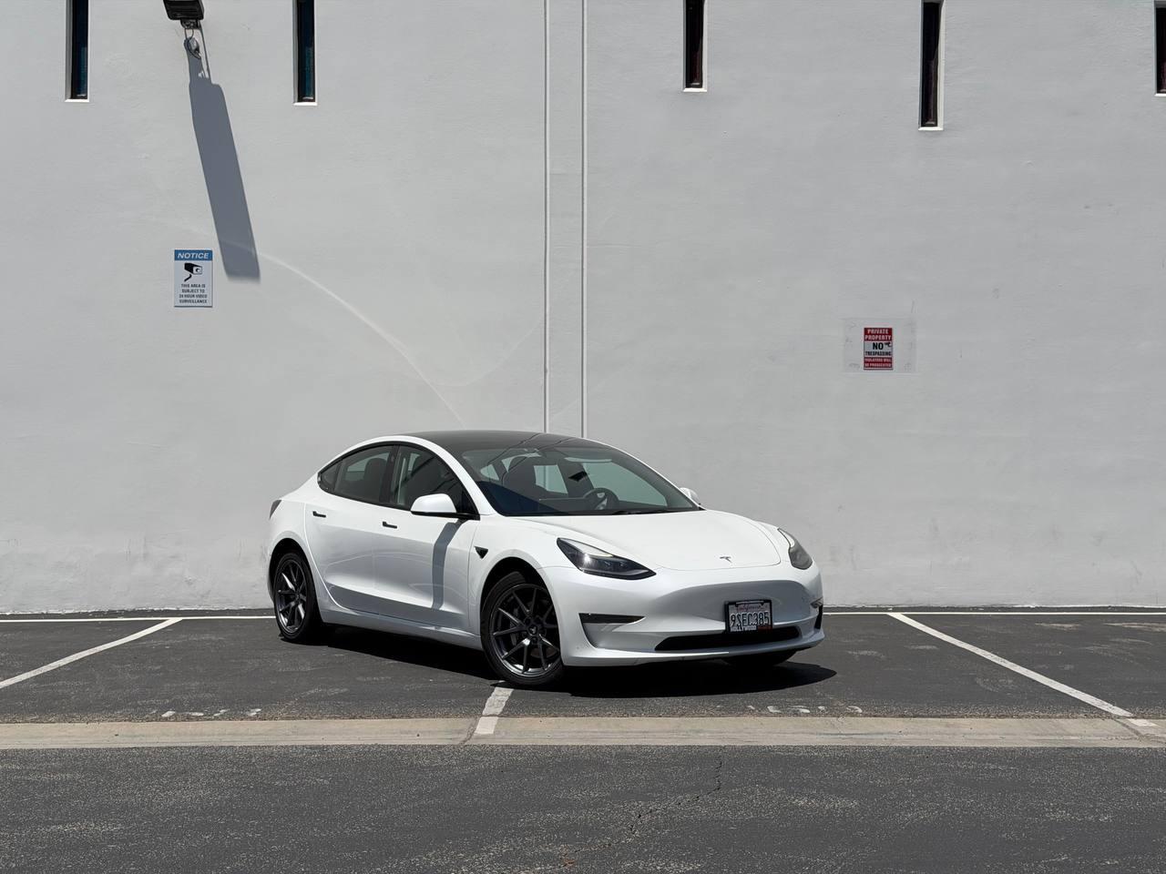 Tesla Model 3  2023