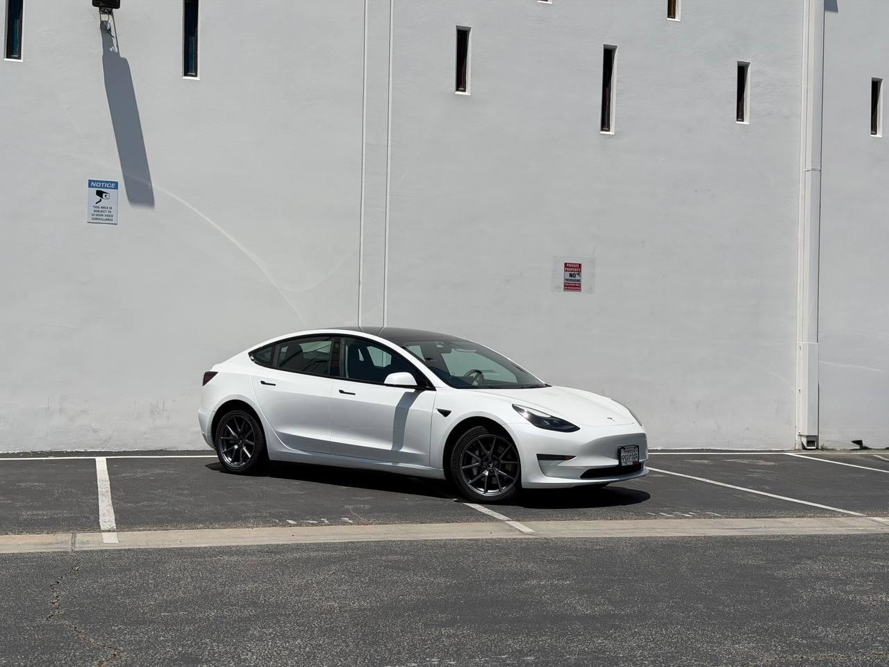 Tesla Model 3  2023