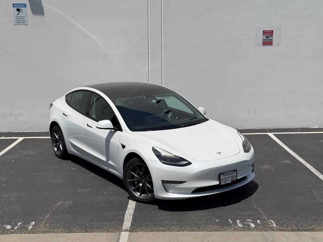 Tesla Model 3  2023