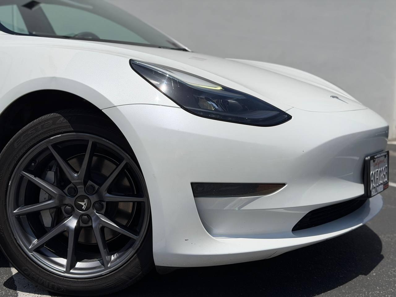 Tesla Model 3  2023