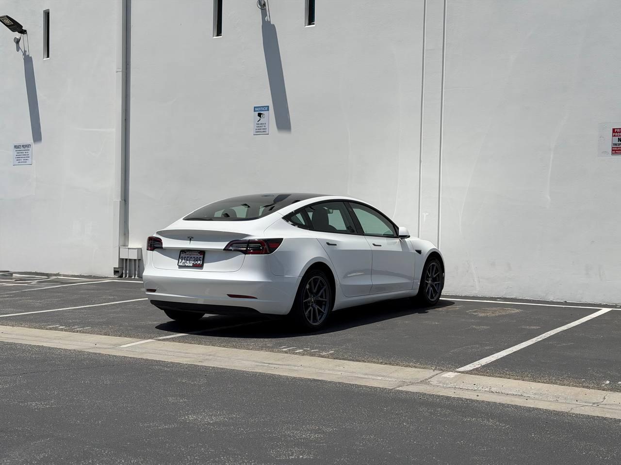 Tesla Model 3  2023
