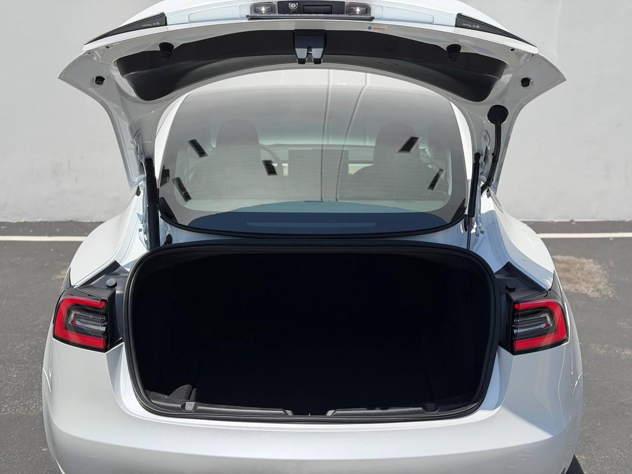 Tesla Model 3  2023