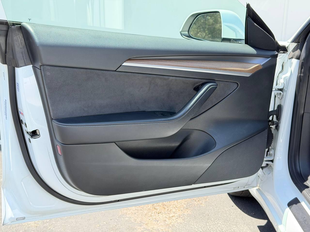 Tesla Model 3  2023