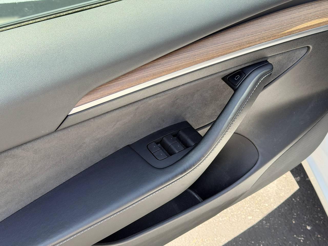 Tesla Model 3  2023