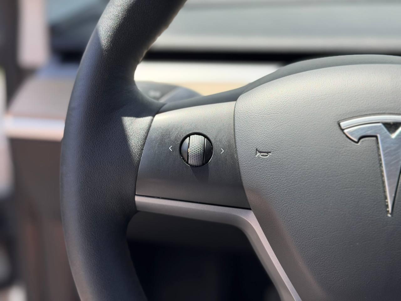 Tesla Model 3  2023
