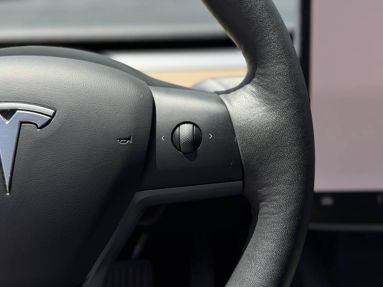 Tesla Model 3  2023