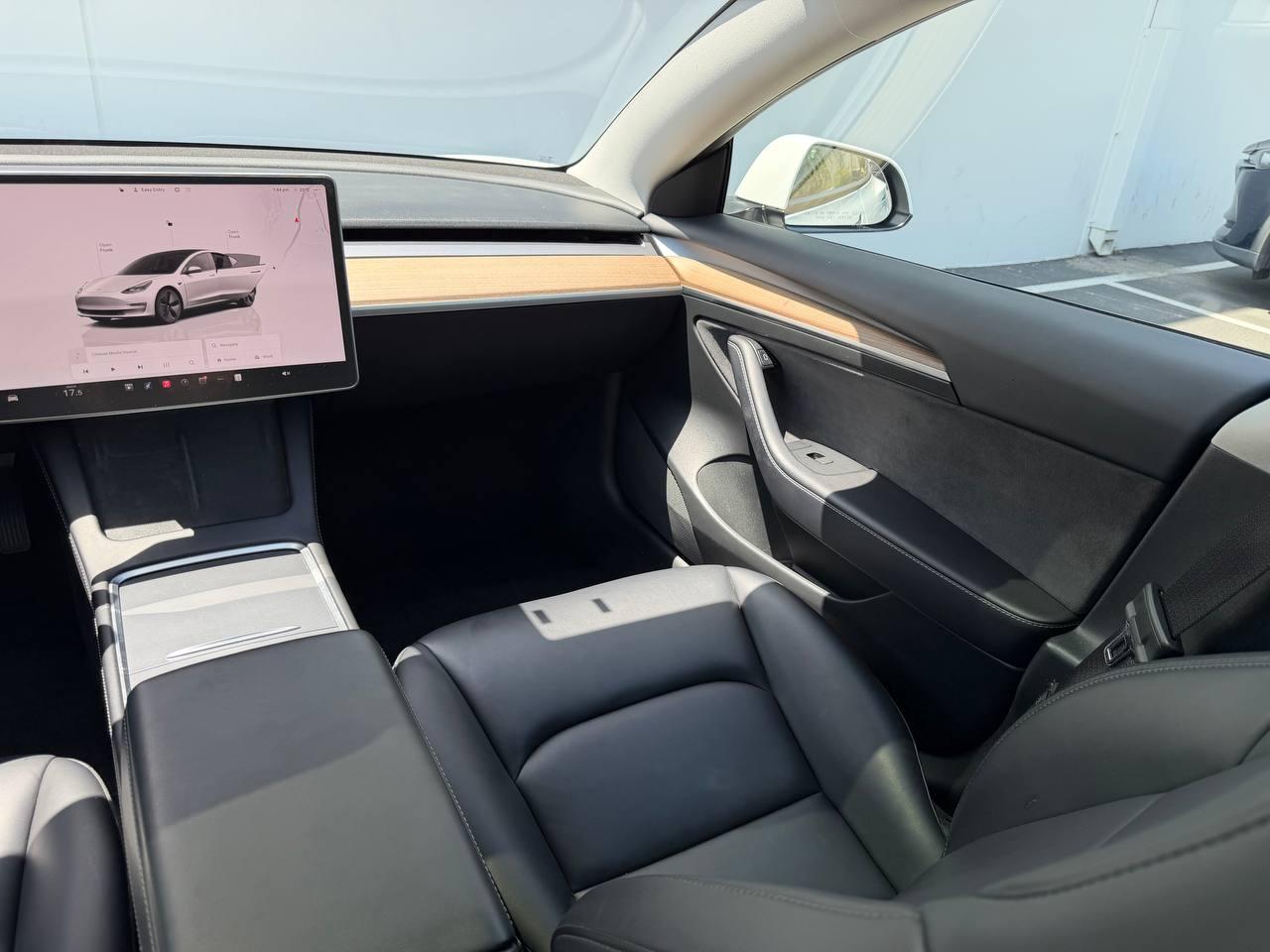 Tesla Model 3  2023