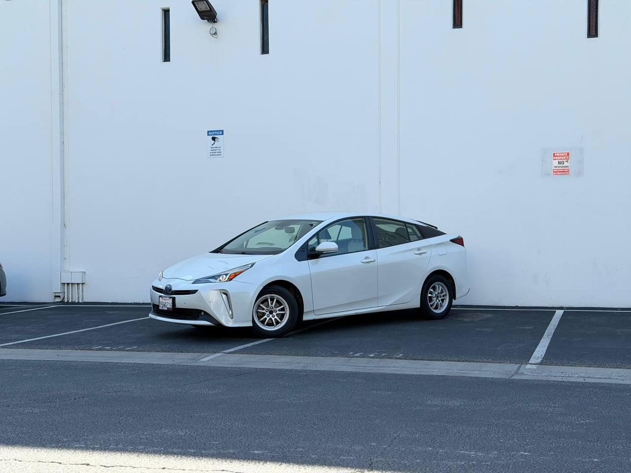 Toyota Prius XLE AWD-e 2019