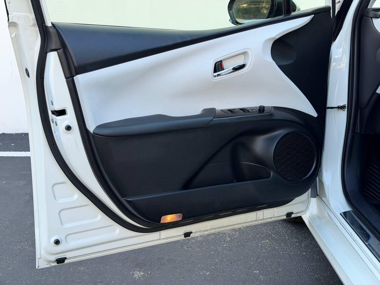Toyota Prius XLE AWD-e 2019