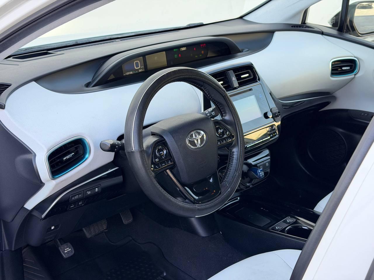 Toyota Prius XLE AWD-e 2019