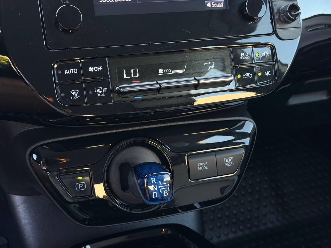 Toyota Prius XLE AWD-e 2019
