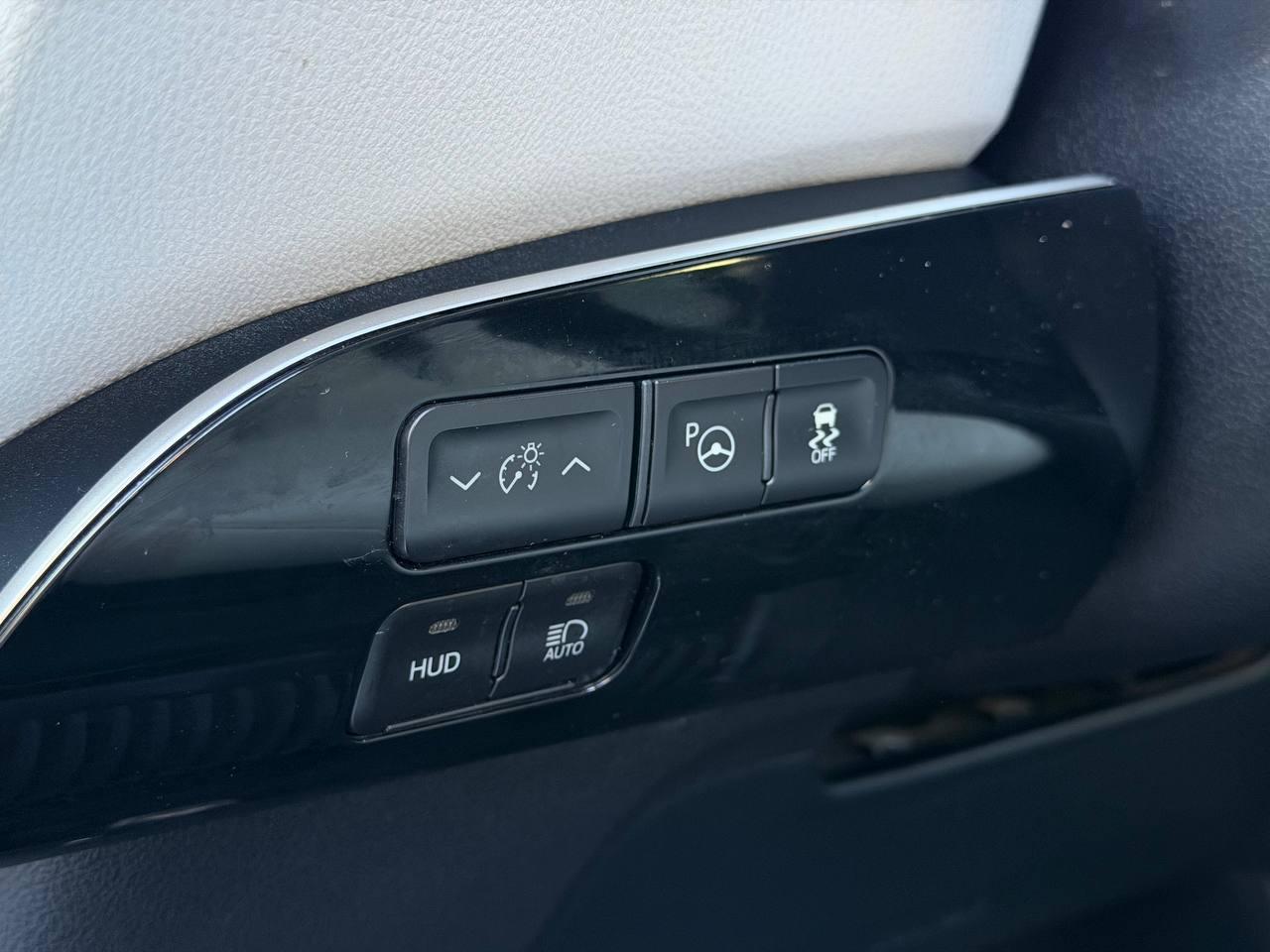 Toyota Prius XLE AWD-e 2019