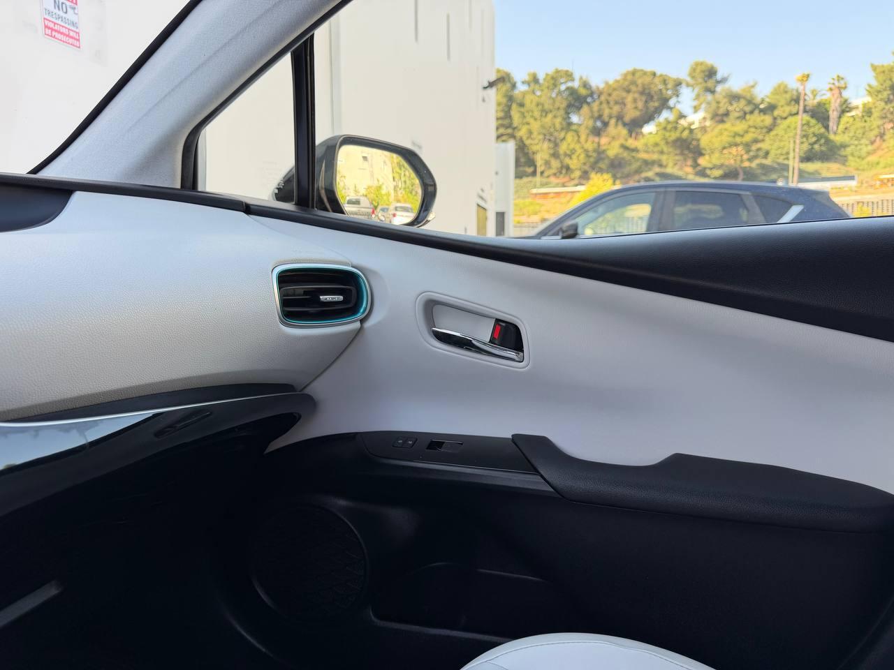 Toyota Prius XLE AWD-e 2019
