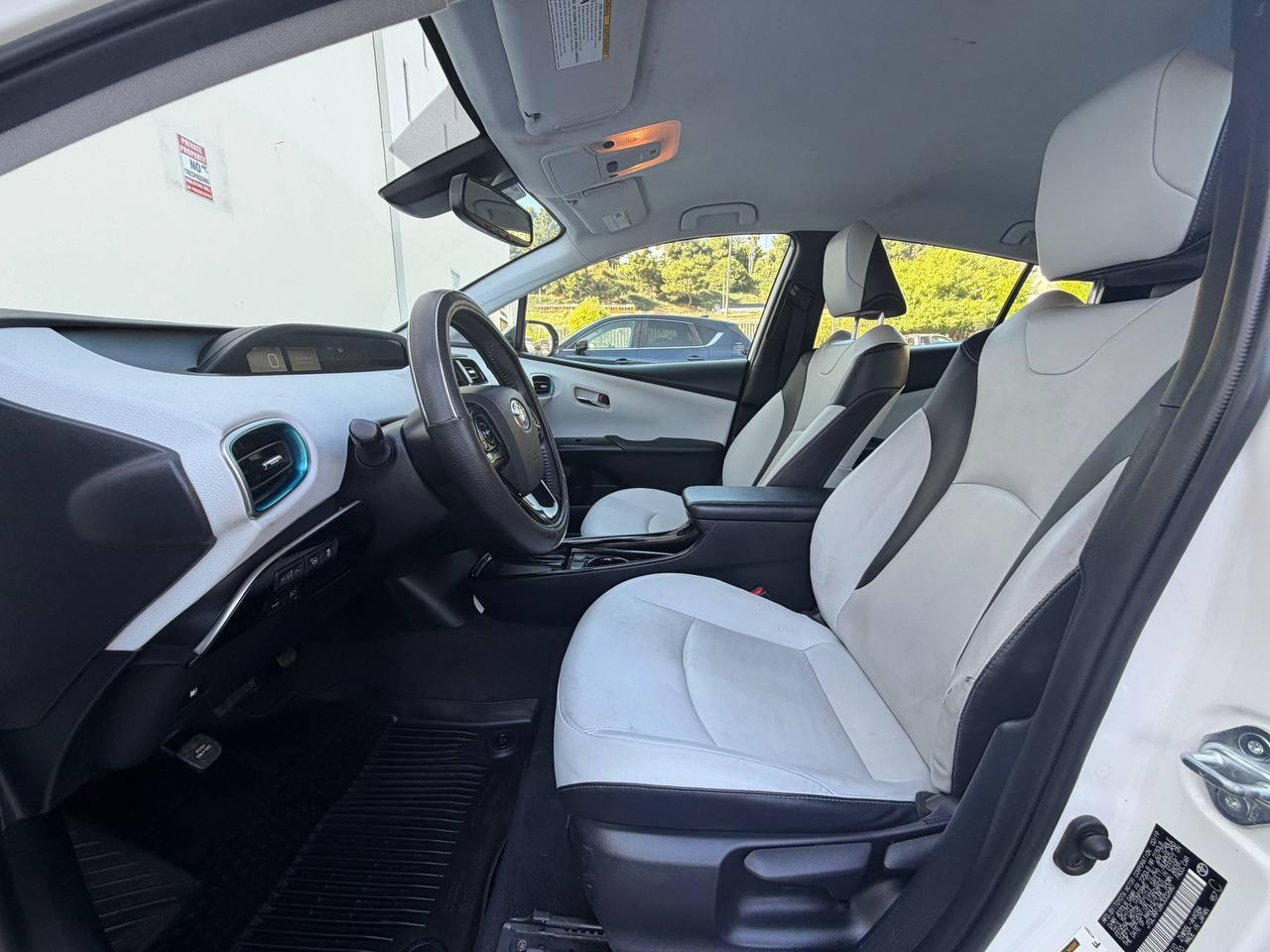 Toyota Prius XLE AWD-e 2019