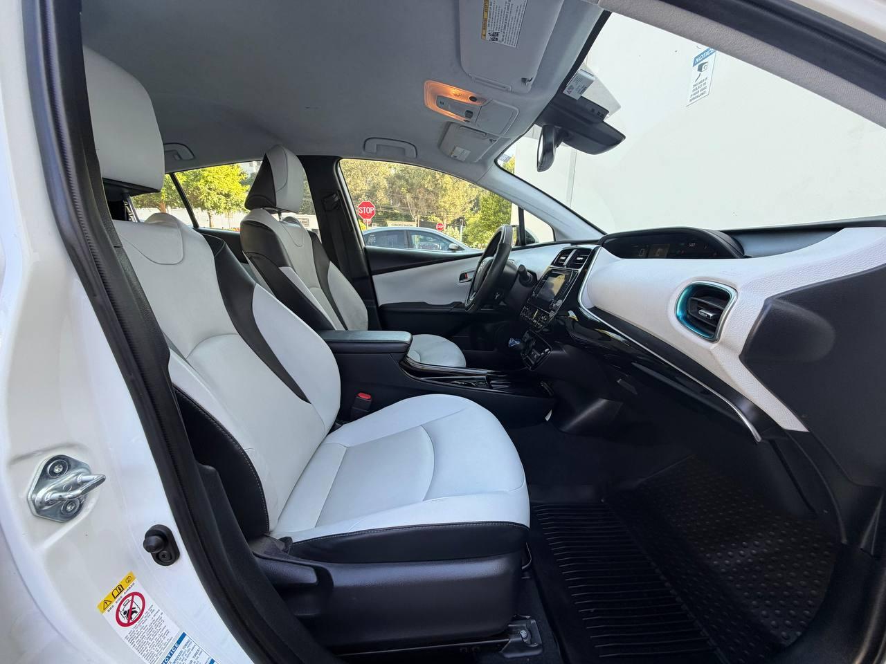 Toyota Prius XLE AWD-e 2019