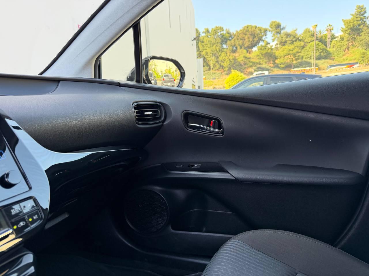 Toyota Prius Two 2018