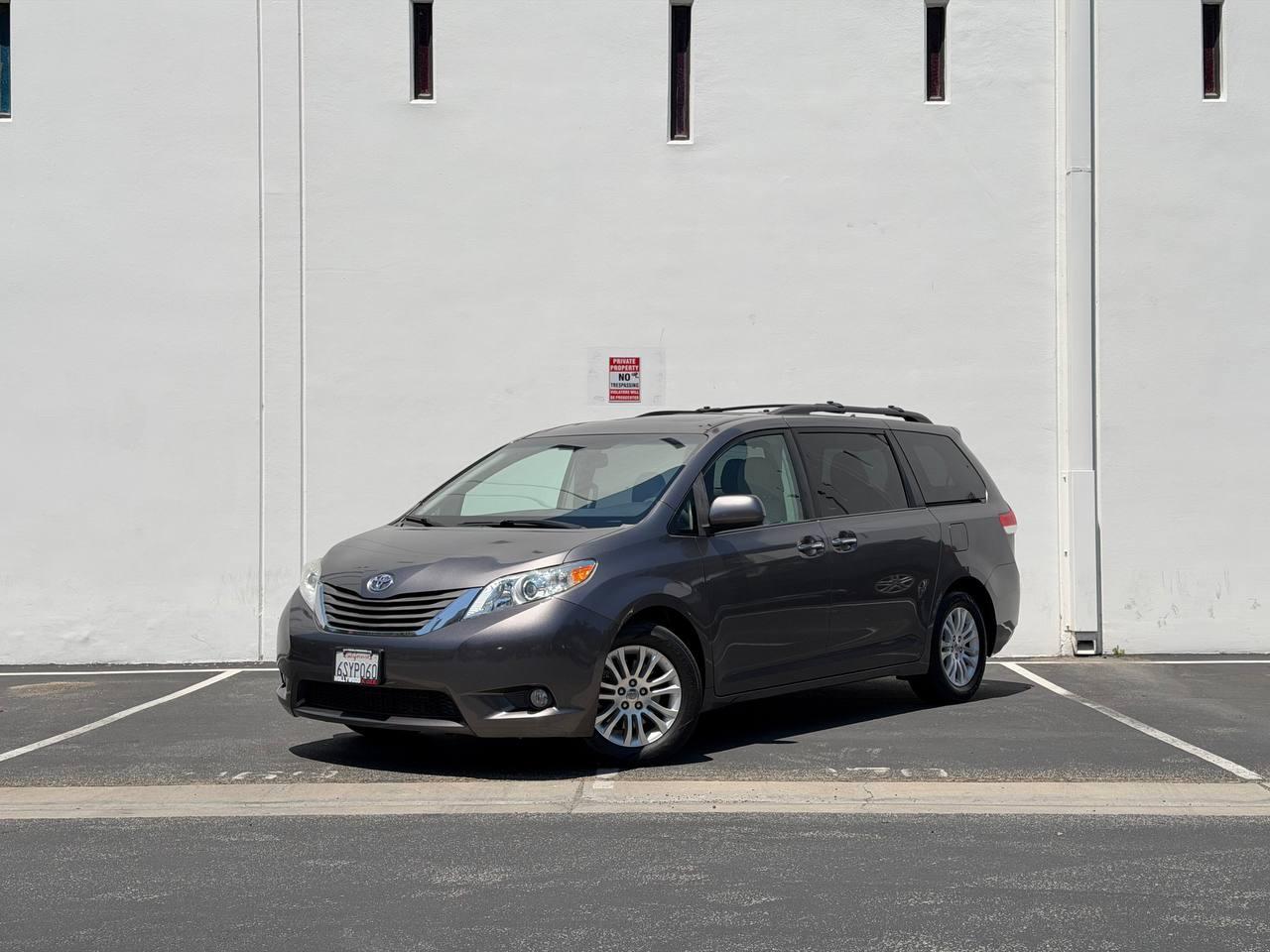 Toyota Sienna XLE 8-Passenger 2011