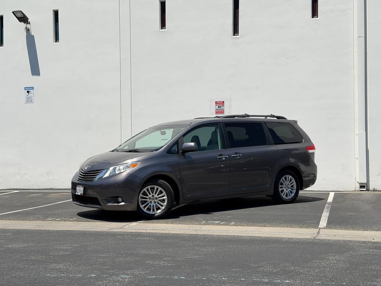 Toyota Sienna XLE 8-Passenger 2011