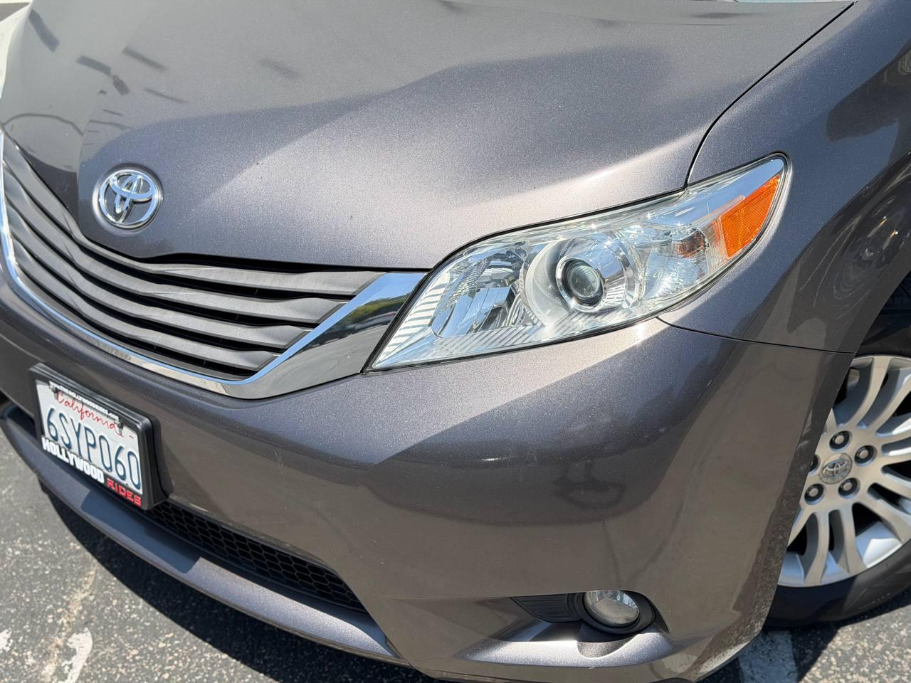 Toyota Sienna XLE 8-Passenger 2011