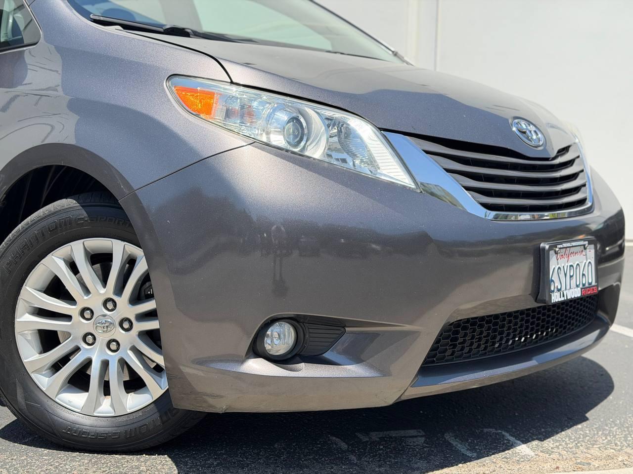 Toyota Sienna XLE 8-Passenger 2011