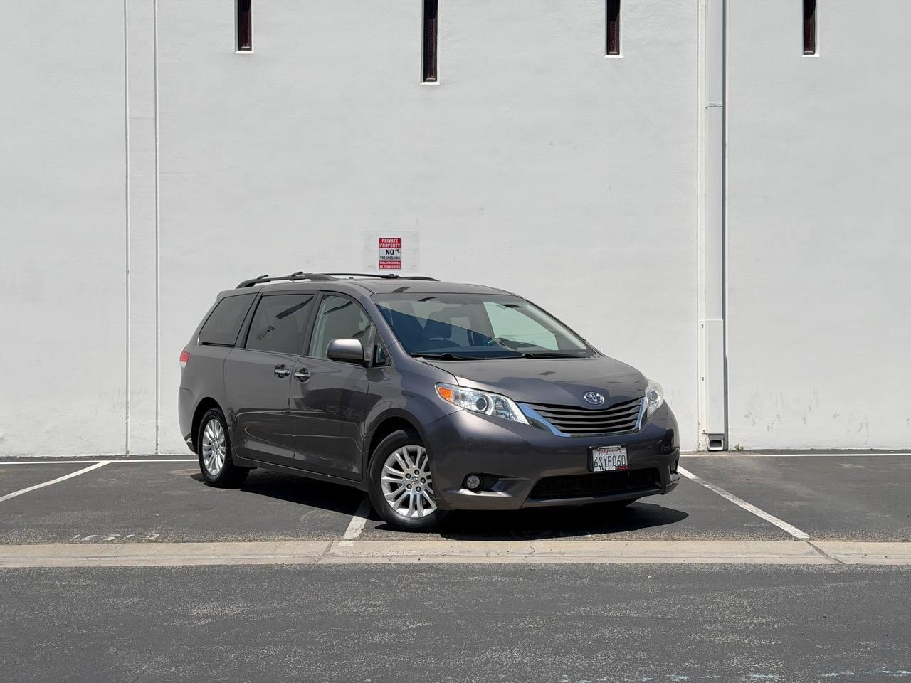 Toyota Sienna XLE 8-Passenger 2011