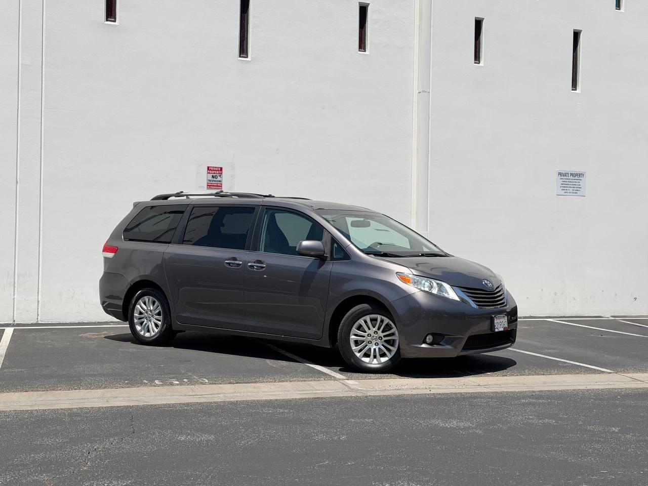 Toyota Sienna XLE 8-Passenger 2011