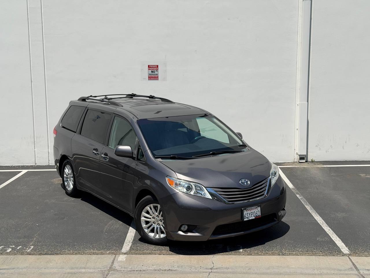 Toyota Sienna XLE 8-Passenger 2011