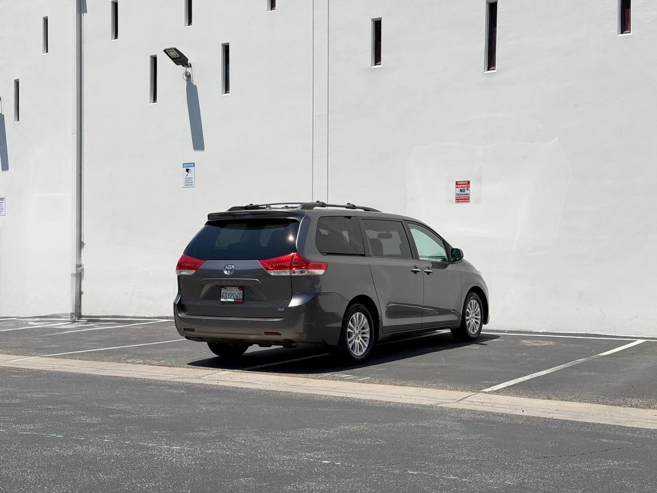 Toyota Sienna XLE 8-Passenger 2011