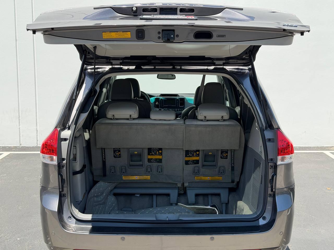 Toyota Sienna XLE 8-Passenger 2011