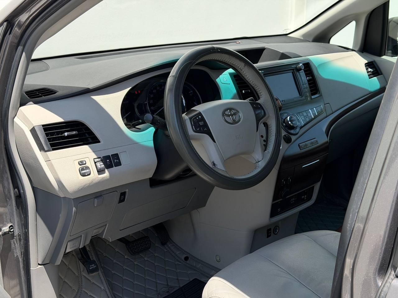 Toyota Sienna XLE 8-Passenger 2011