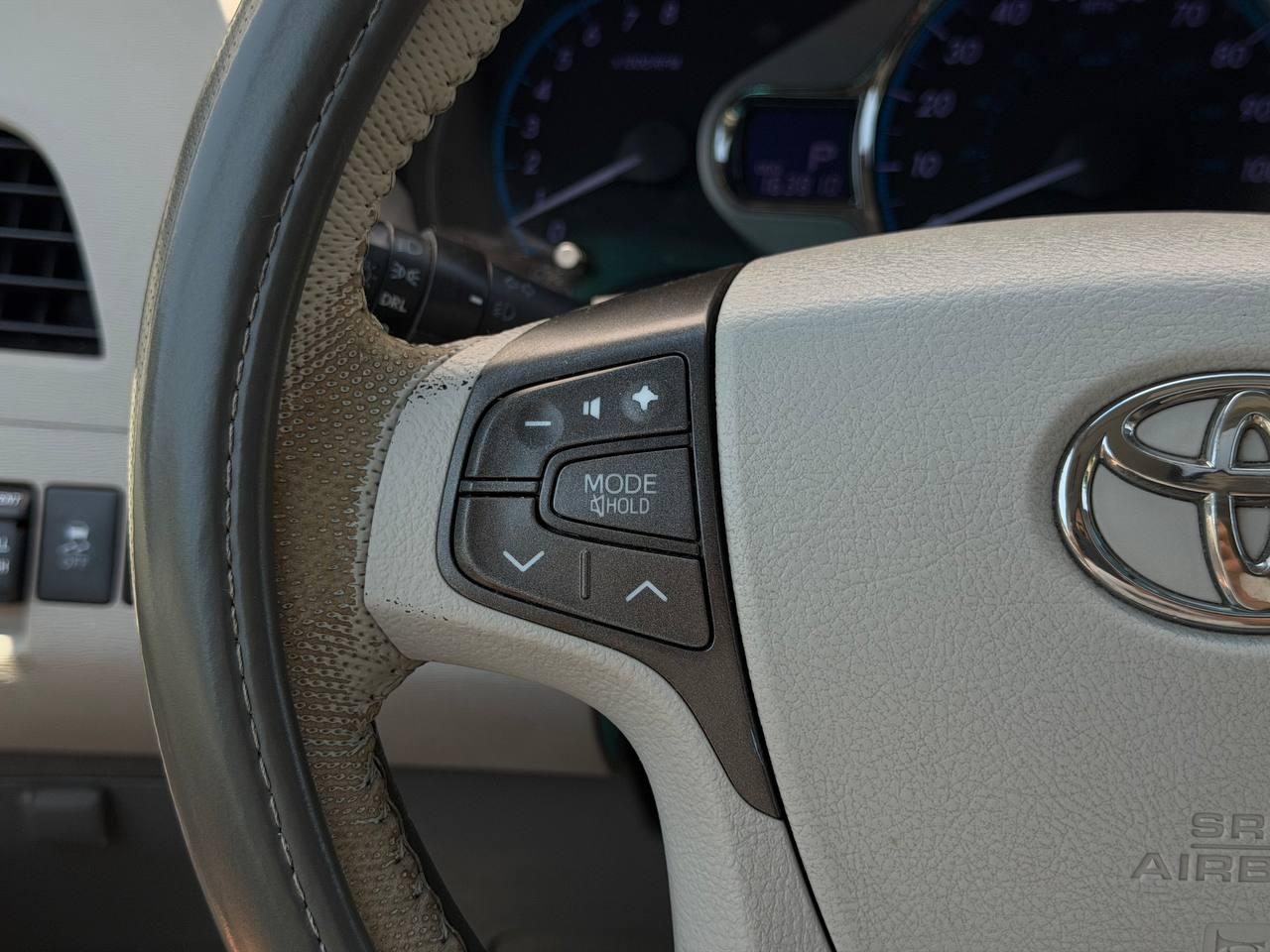 Toyota Sienna XLE 8-Passenger 2011