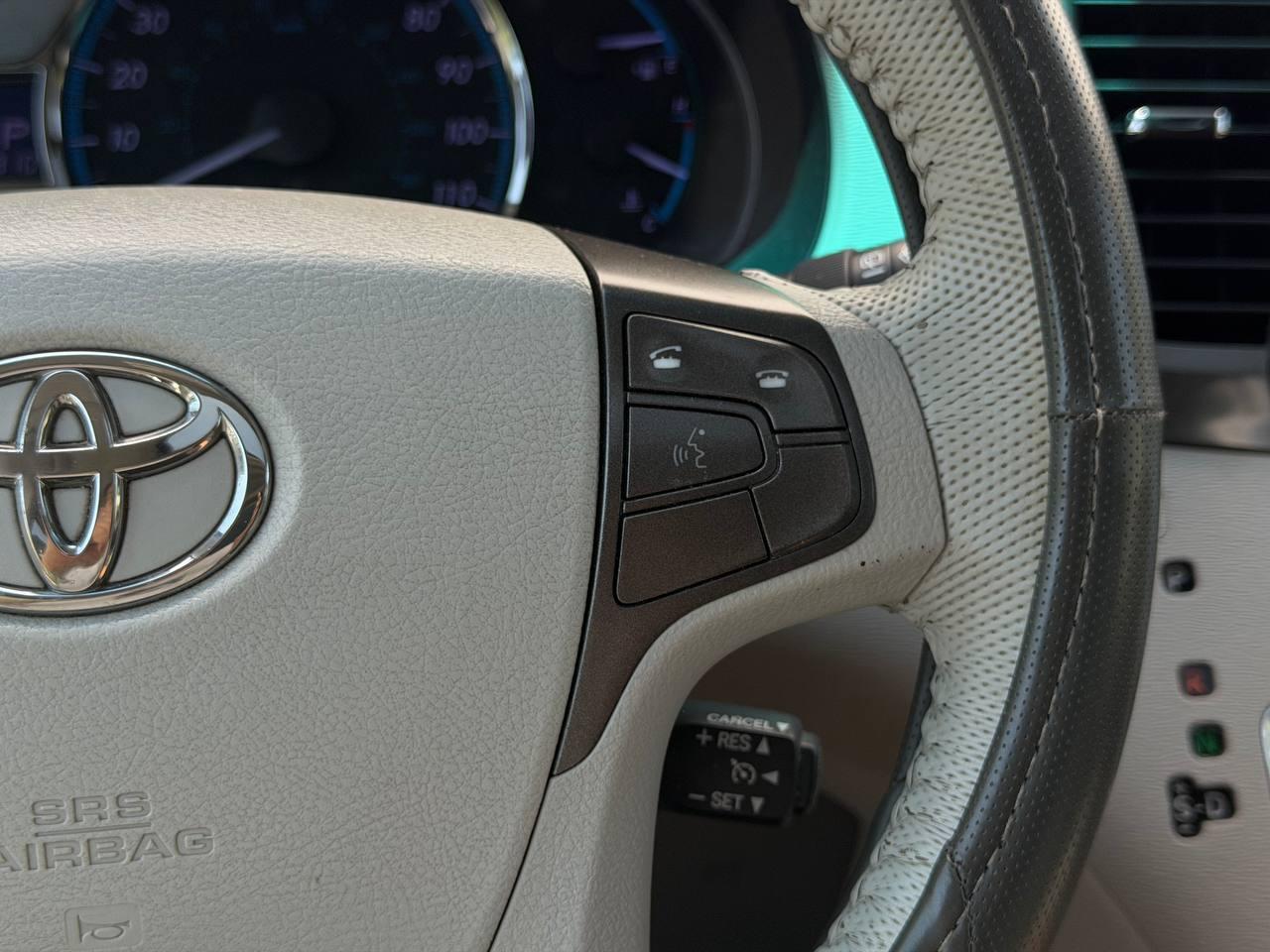 Toyota Sienna XLE 8-Passenger 2011