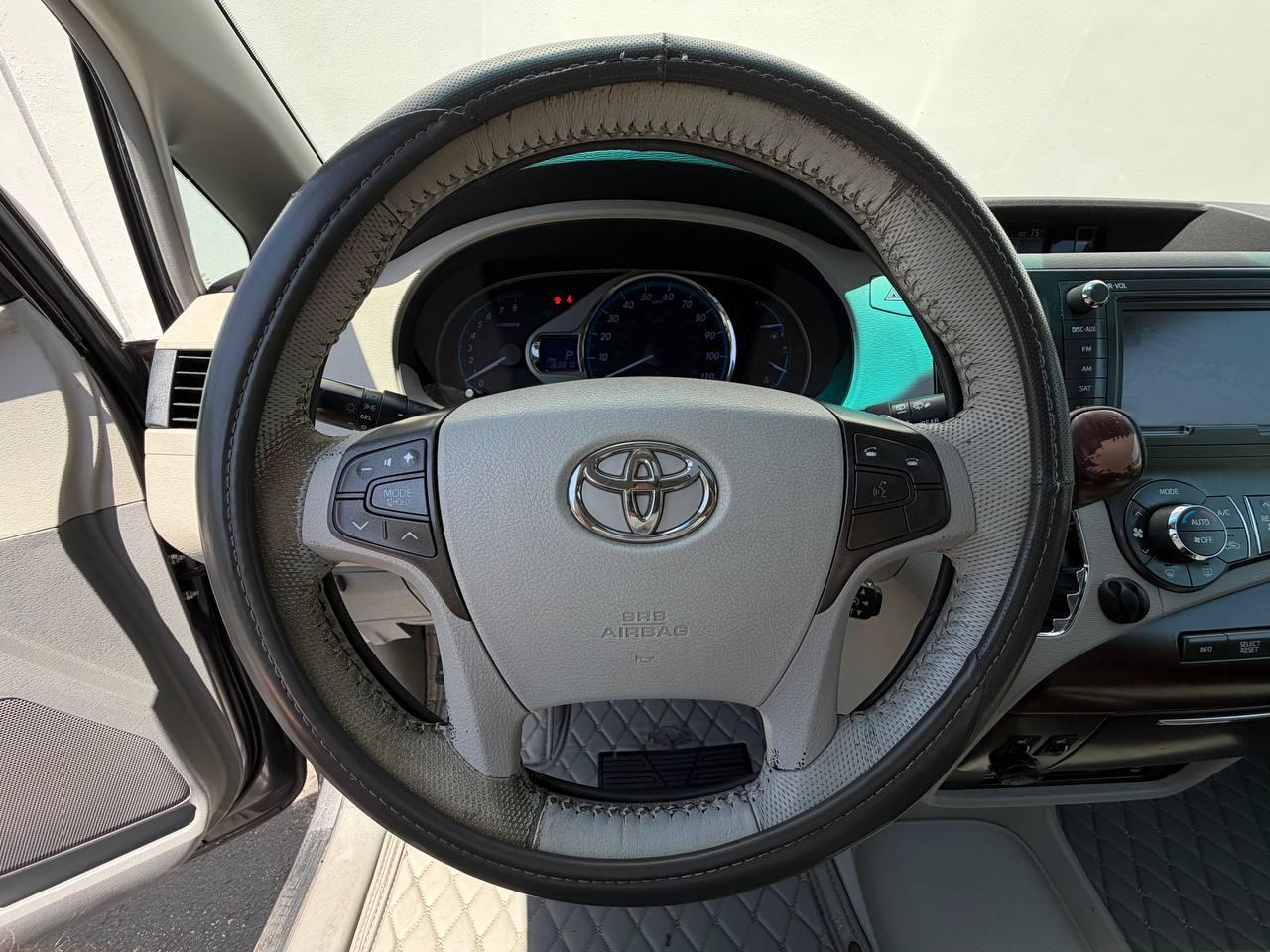 Toyota Sienna XLE 8-Passenger 2011