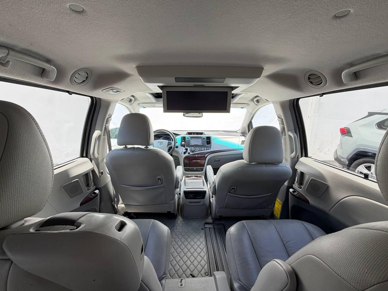 Toyota Sienna XLE 8-Passenger 2011