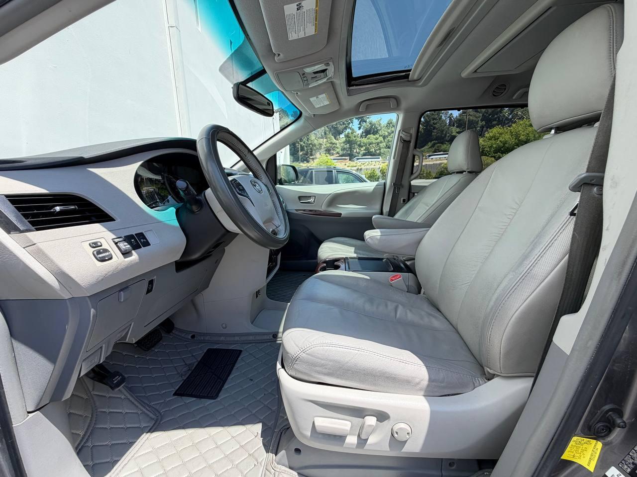 Toyota Sienna XLE 8-Passenger 2011