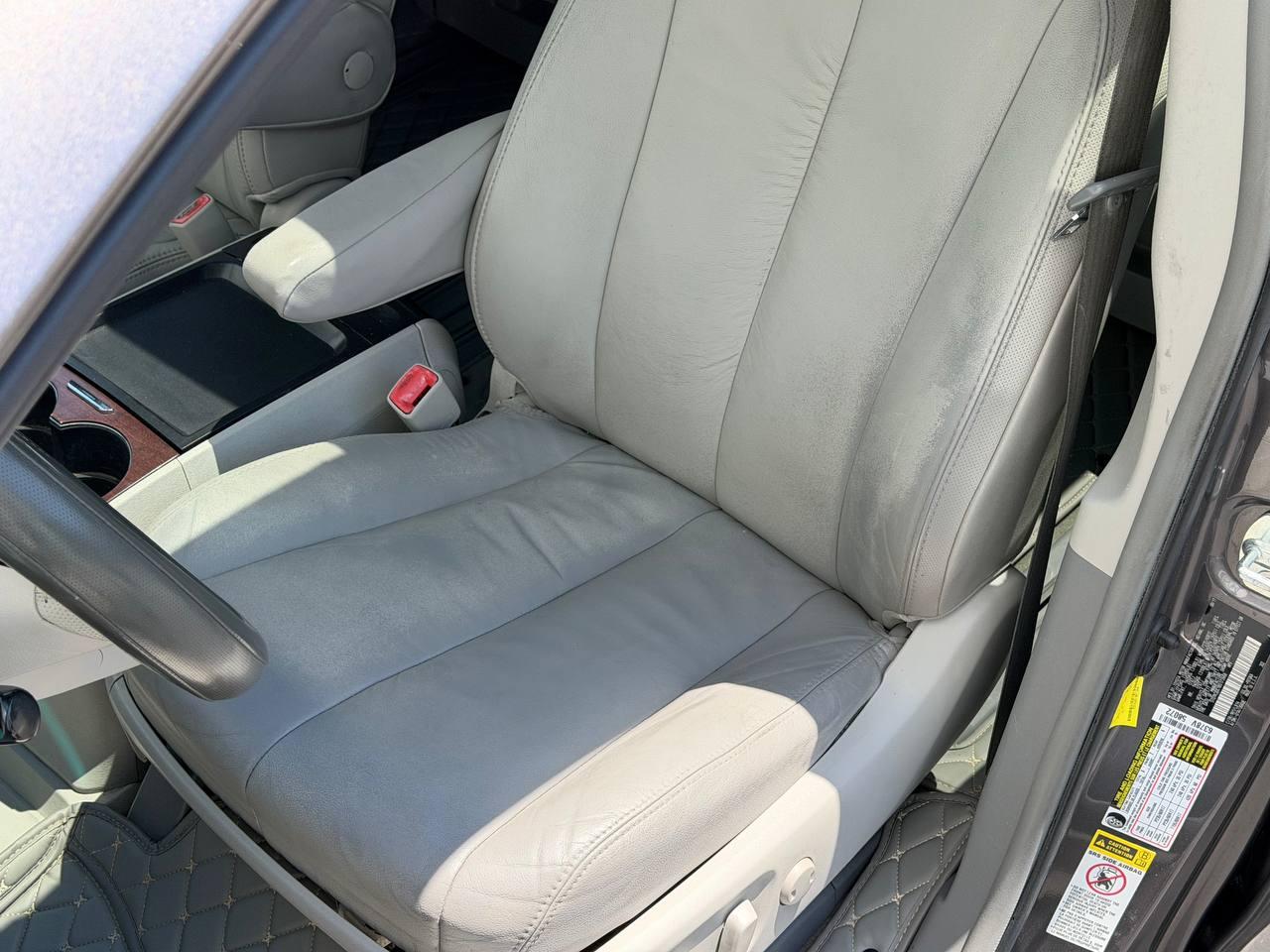 Toyota Sienna XLE 8-Passenger 2011