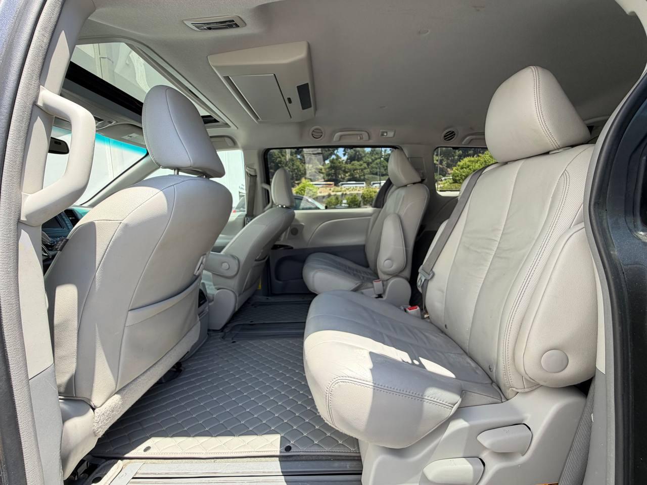 Toyota Sienna XLE 8-Passenger 2011