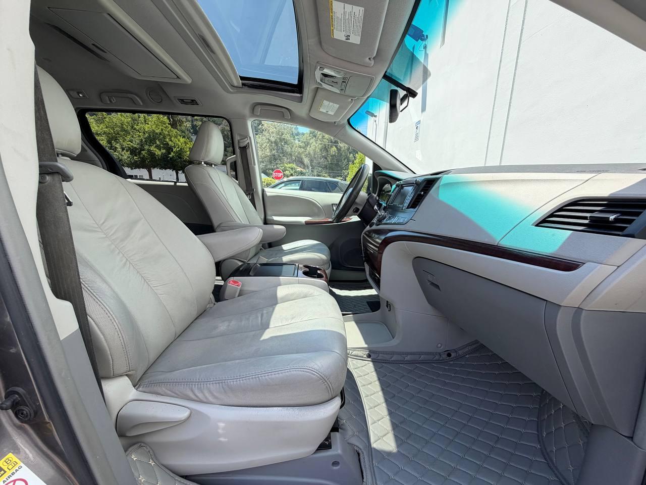 Toyota Sienna XLE 8-Passenger 2011
