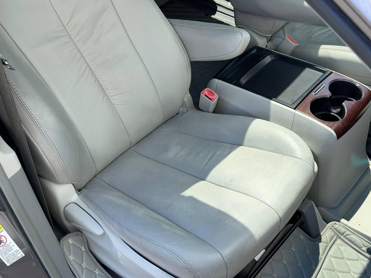 Toyota Sienna XLE 8-Passenger 2011