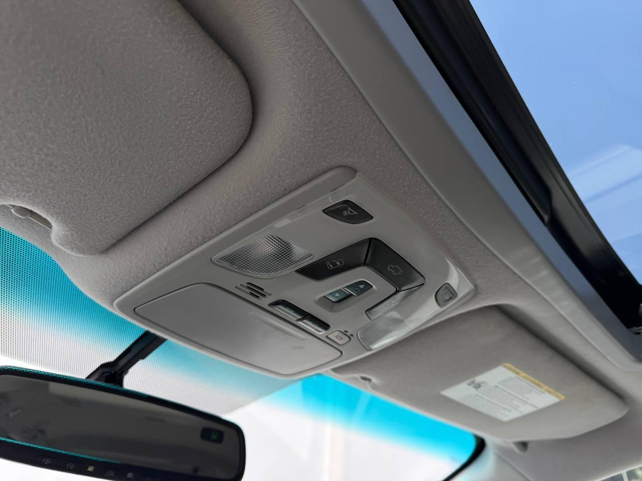 Toyota Sienna XLE 8-Passenger 2011