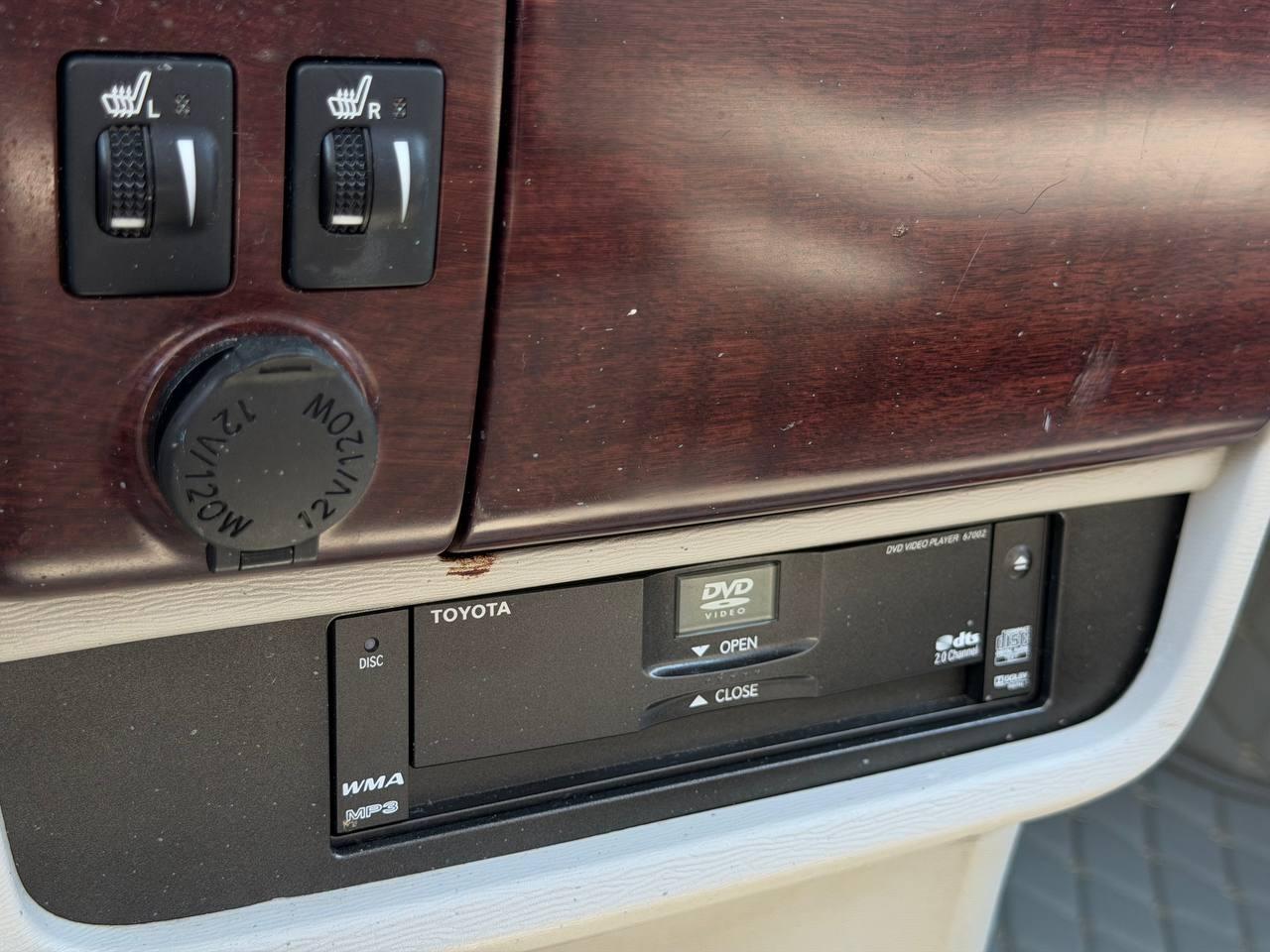 Toyota Sienna XLE 8-Passenger 2011