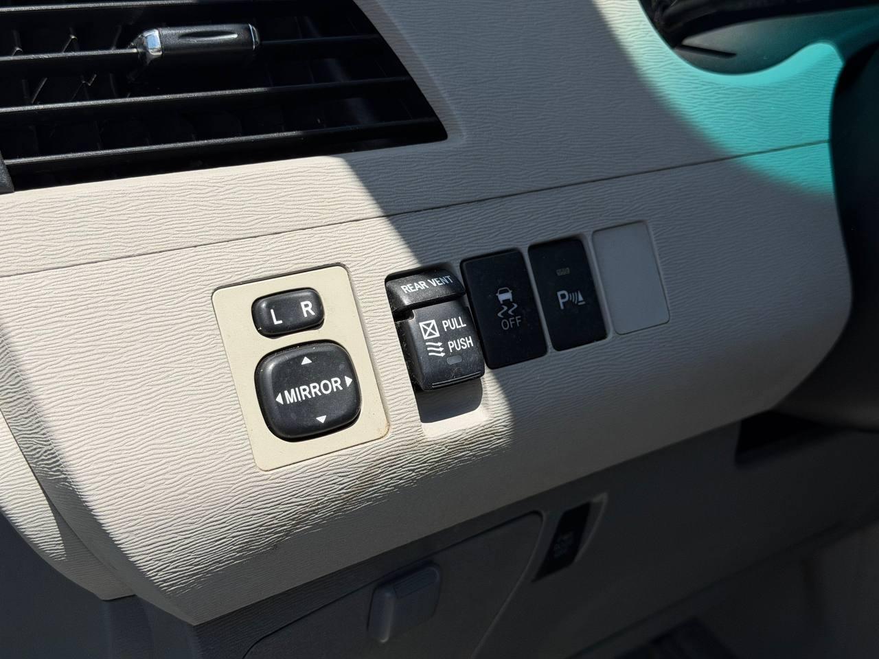 Toyota Sienna XLE 8-Passenger 2011